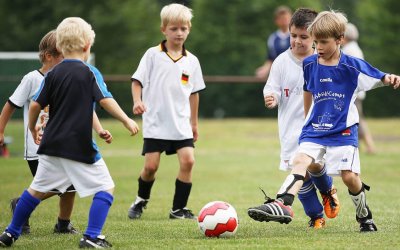 Trainingstipps für Bambini: Alle auf den Ball und Jeder gegen Jeden